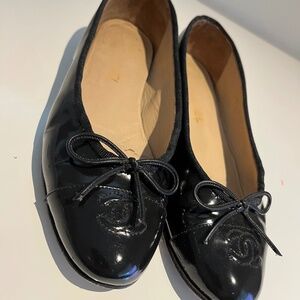 Chanel Interlocking CC Patent Leather Ballet Flats size 38